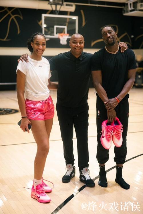 阿德巴约情侣故事：打爆自己女朋友，逼得女篮GOAT当场撒娇