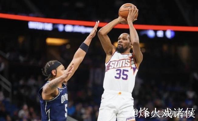 默里上半场7投4中,三分1中1得到13分2篮板2助攻 默里上半场7投4中,三分1中1得到13分2篮板2助攻