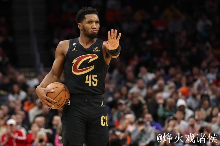 米切尔33分骑士大胜太阳 老鹰惜败尼克斯三连胜告终