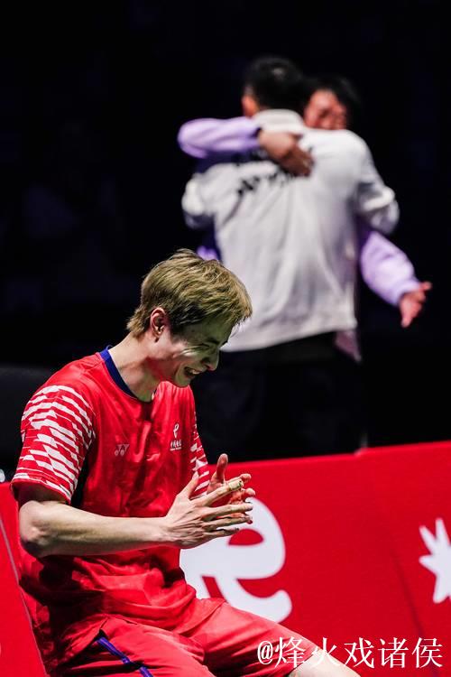 羽联总决赛:石宇奇两局完胜奈良冈功大,成功晋级 羽联总决赛:石宇奇两局完胜奈良冈功大,成功晋级